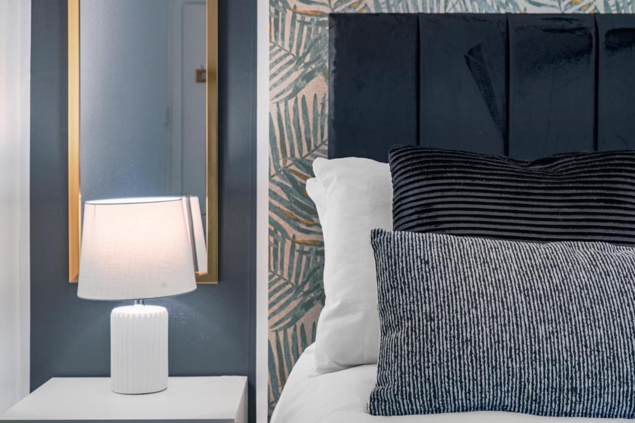Boutique Shepherds Bush Abode- Garden- Sleeps 12 Casa de Férias *