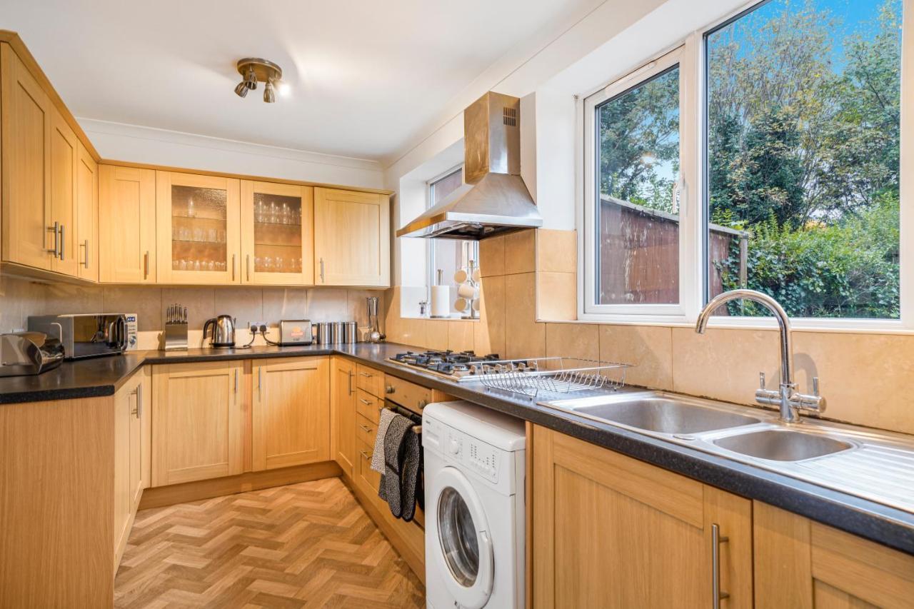 Casa de Férias Boutique Shepherds Bush Abode- Garden- Sleeps 12 *