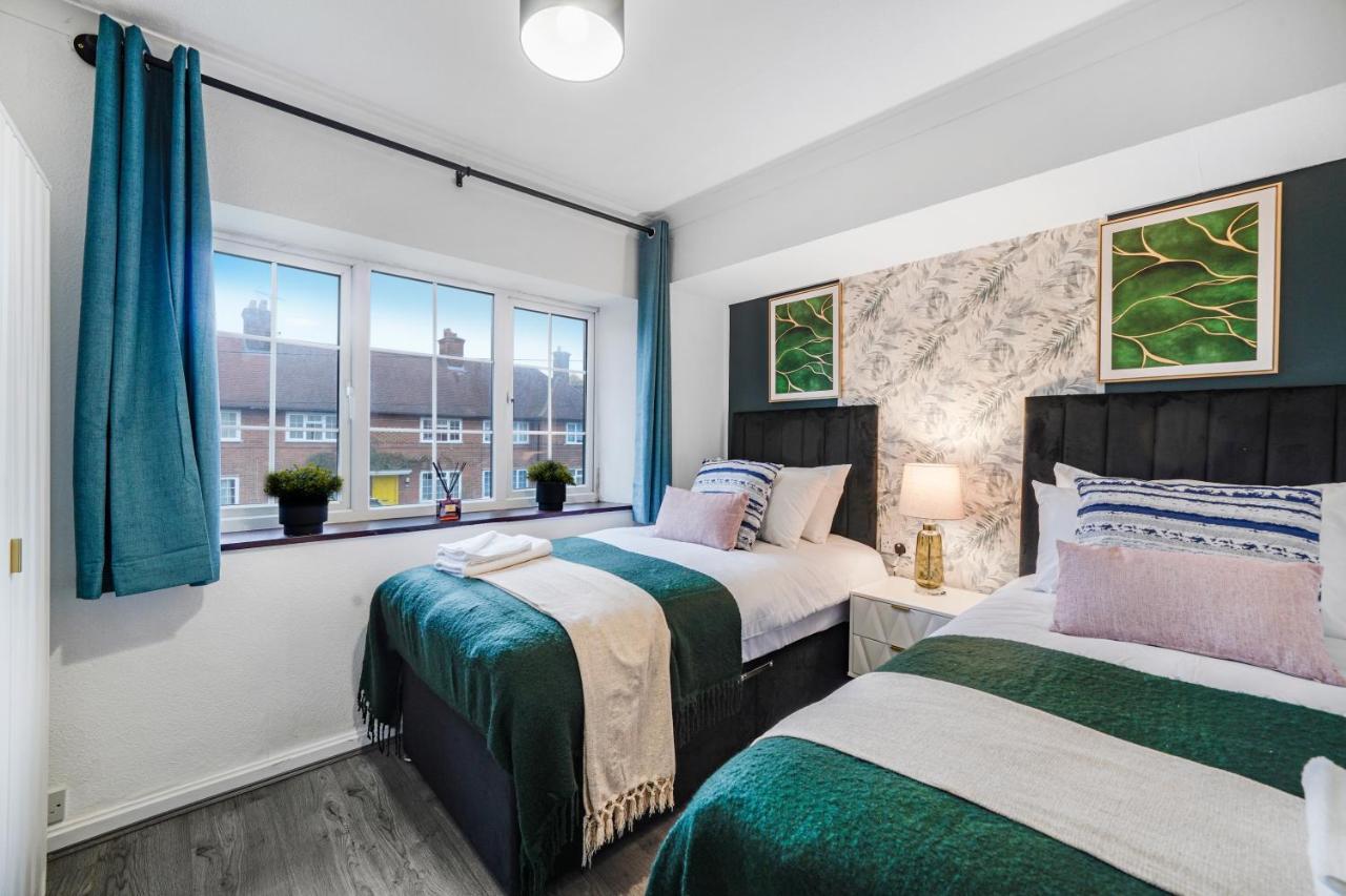 Boutique Shepherds Bush Abode- Garden- Sleeps 12 * Londres