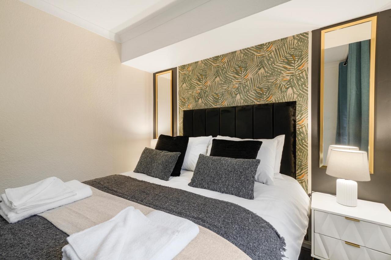 Casa de Férias Boutique Shepherds Bush Abode- Garden- Sleeps 12 Londres