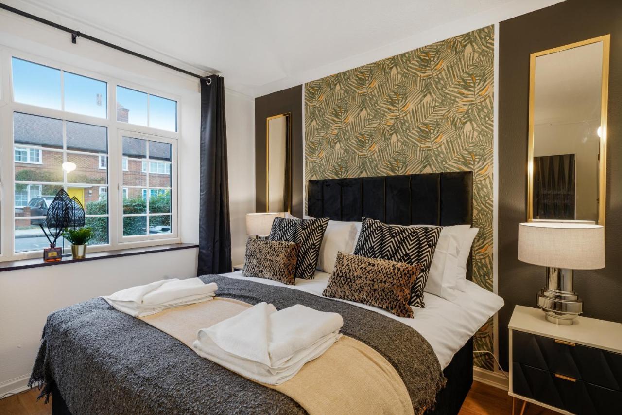 Boutique Shepherds Bush Abode- Garden- Sleeps 12 Casa de Férias Londres