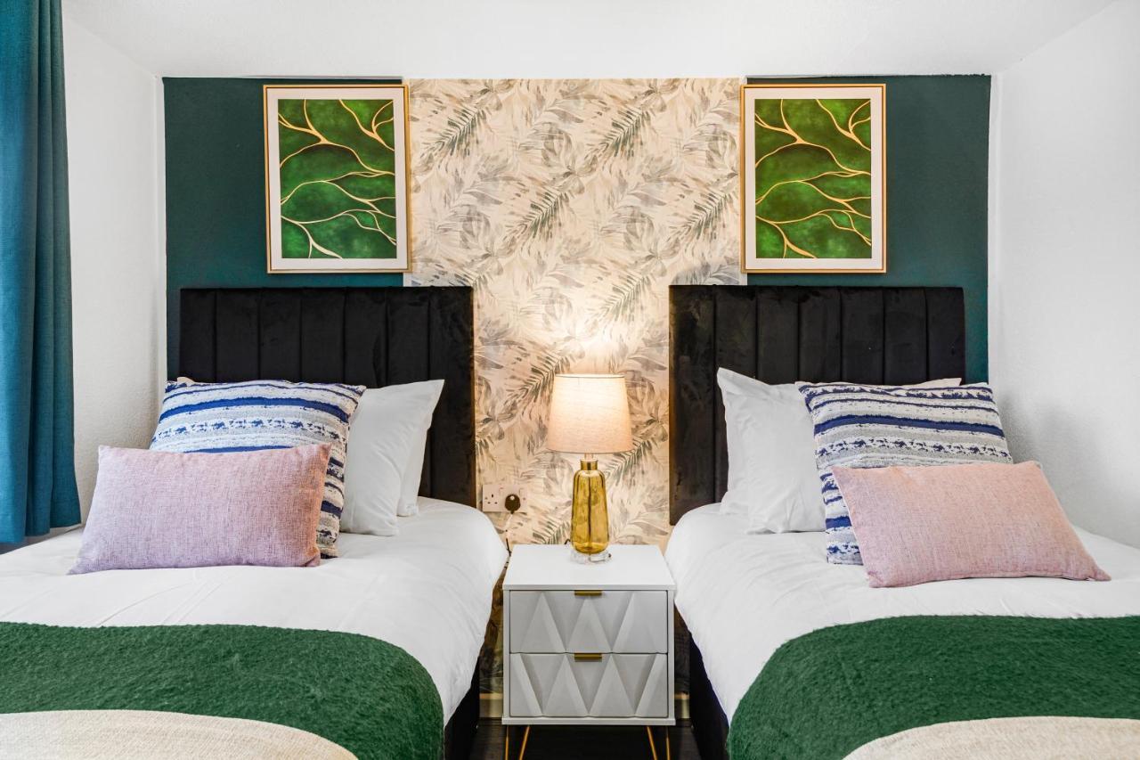 Boutique Shepherds Bush Abode- Garden- Sleeps 12 Hébergement de vacances *